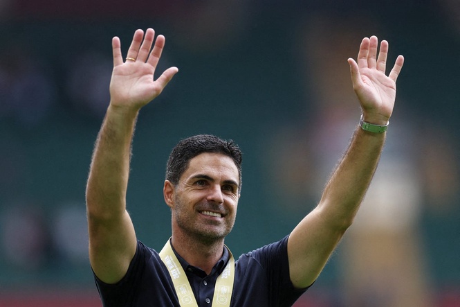 Can ANYBODY stop Arsenal from winning the Premier League again?