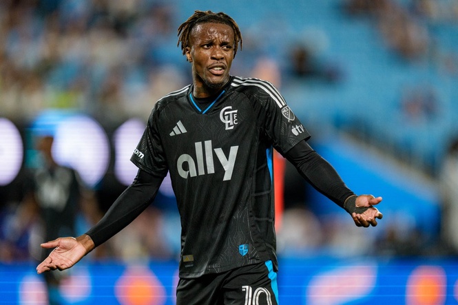 Crystal Palace manager speaks out on potential shock return for Wilfried Zaha