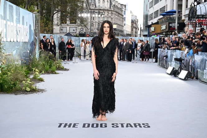 Margaret Qualley walks movie premiere carpet in barefoot Chanel sandals