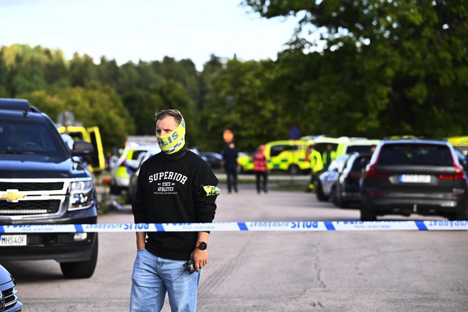 An attacker with a sword wounds several people at a school in Sweden