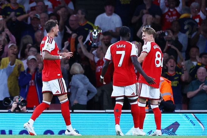 Arsenal vs Coventry LIVE: Defending champions cruise to victory on Premier League return