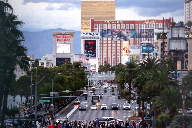 Las Vegas has a new trick to keep people safe: AI-controlled lights