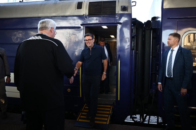 Ukraine-Russia war latest: Burnham arrives in Kyiv with plans to give long-range missile blueprints during visit
