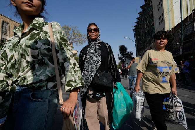 Photos of daily life in Tehran as Iran braces for new US sanctions