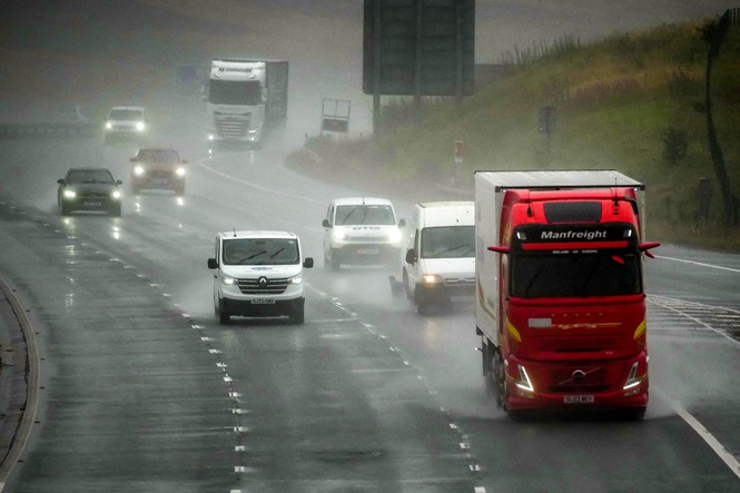 Police warning as vehicles seen driving in wrong direction on M6 slip road