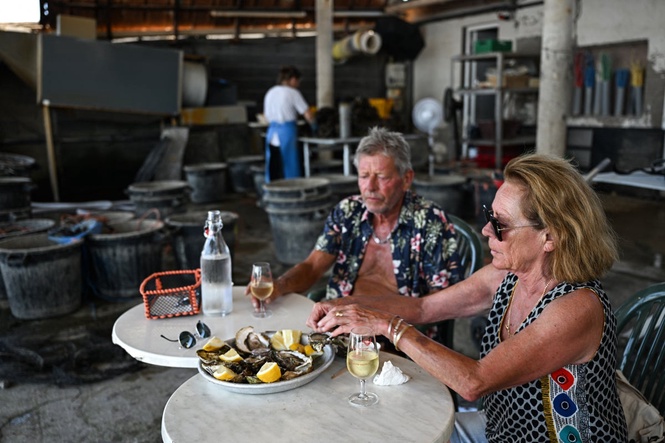 Eighth person dies from flesh-eating bacteria linked to oysters in US