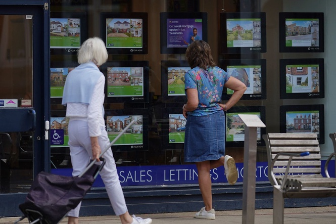 UK house sales stagnant last month but market showing ‘resilience’