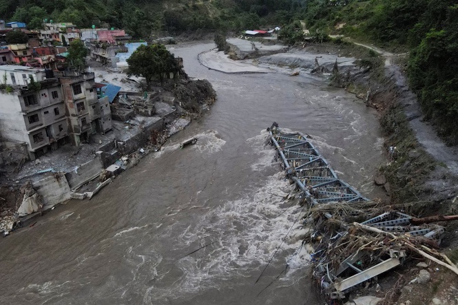 Nepal rescue operation reaches ‘critical stage’ after flash floods kill nearly 600