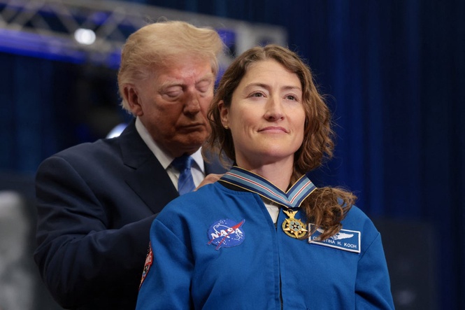 Trump makes surprise announcement at Artemis astronauts’ medal of honor ceremony