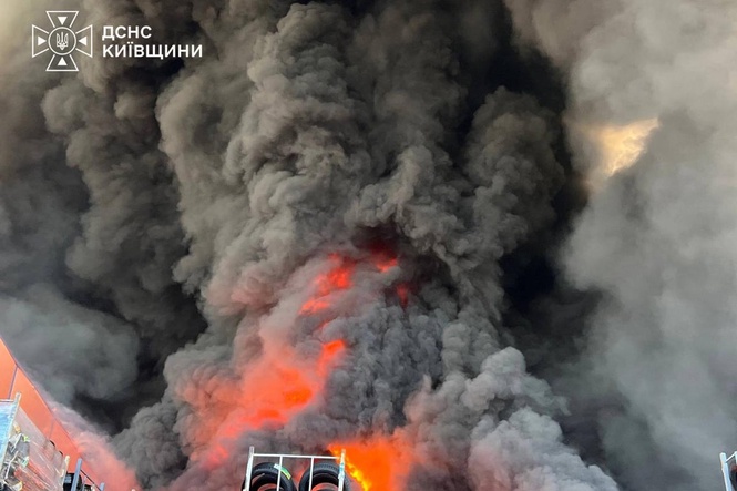 A Russian attack hits Ukraine's Kyiv region, killing at least 27