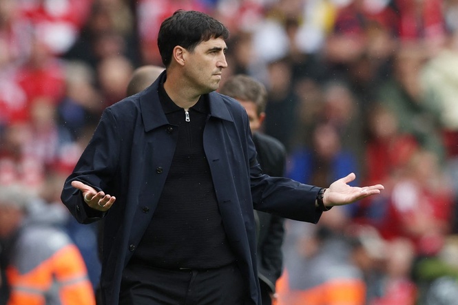 Andoni Iraola rages over subs board blunder before Liverpool conceded Forest penalty