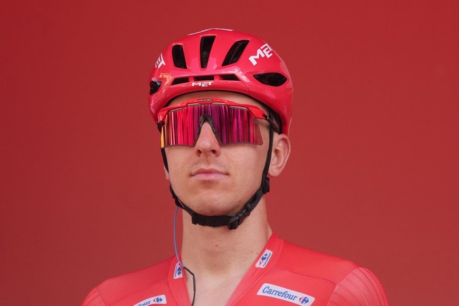 Tadej Pogacar abandons Vuelta a Espana after nasty crash on stage eight