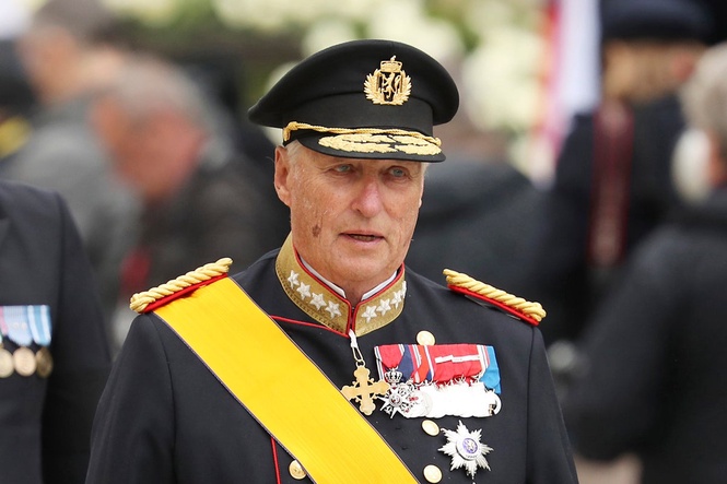 Norway's Queen Mette-Marit joins procession to bring late King Harald V's coffin to royal chapel