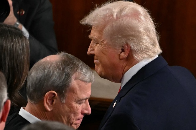 Chief Justice John Roberts applauded for his dissent on Trump ballroom decision