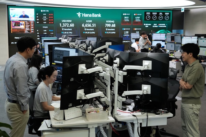 Asian shares decline after stocks slip on Wall Street, while global bond sell-off intensifies