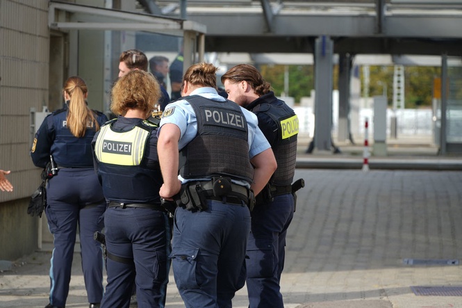 Two teenagers injured in blast near German train station