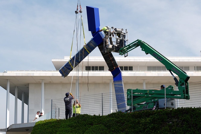 Kennedy Center disassembles 'Blue' sculpture from its grounds