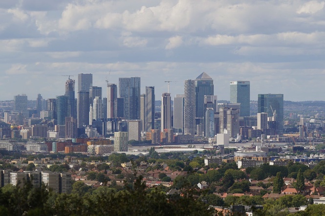 FTSE 100 falls as higher oil prices add to investor worries