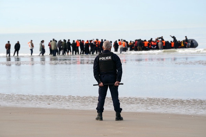 French police deployed to disrupt mega dinghies as Burnham and Macron meet