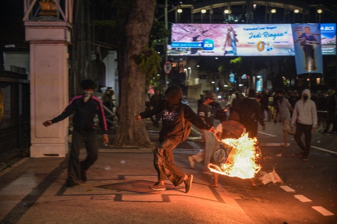 More than 2,000 students fall ill after eating free school meals in Indonesia