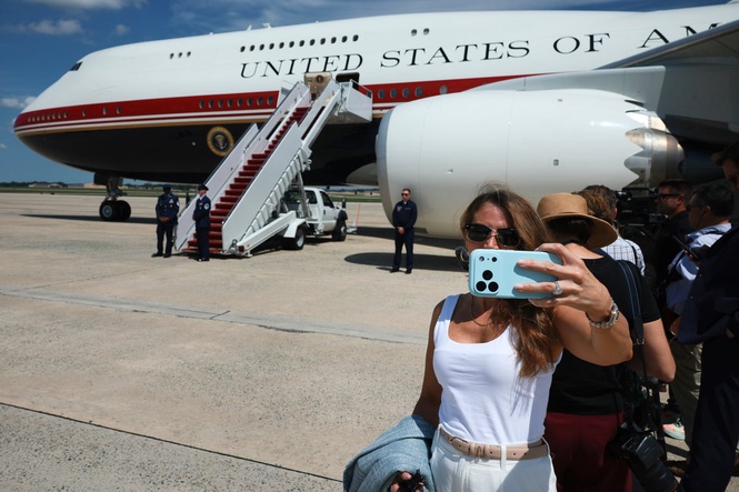 Trump risks fresh controversy by taking Qatari gift jet overseas