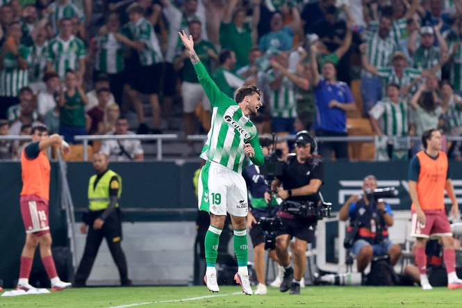 Who is Troy Parrott? Irish striker stuns Real Madrid after late winner for Real Betis