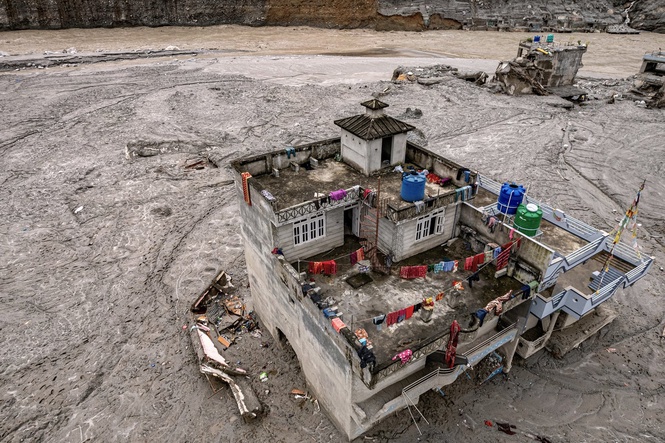 Rescuers in Nepal pull a Chinese national alive from a hydropower tunnel 10 days after floods