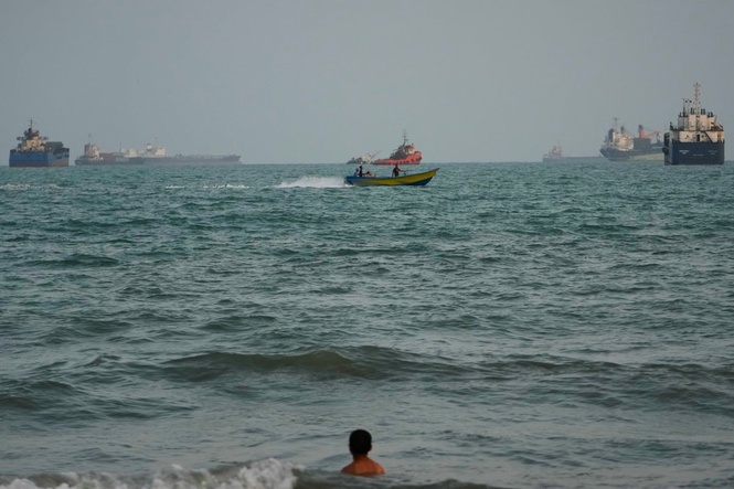 Iran claims strike on US ship in Strait of Hormuz as fighting escalates