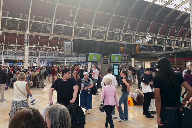 Trains between Paddington and Heathrow Airport blocked by grass fire