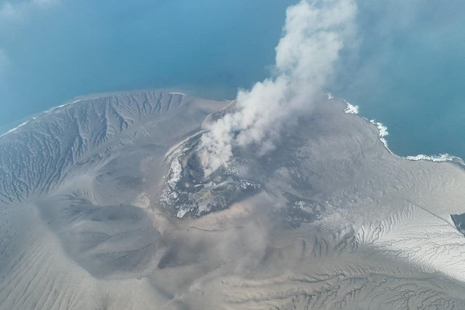 Indonesia volcano eruption forces major airport to cancel all flights