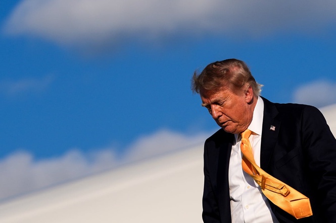 Trump suggests hard critic Robert De Niro is behind him with AI picture