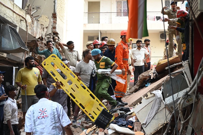 Building collapse in New Delhi kills 1 and traps others