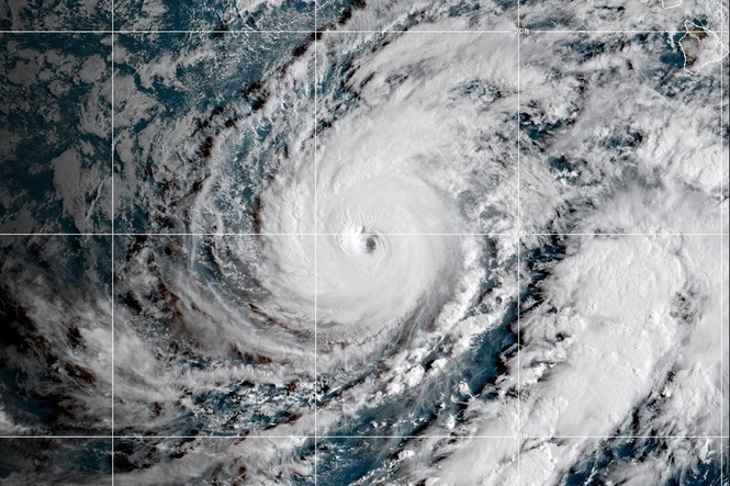 Hawaii residents told to expect tropical storm conditions as Hurricane Lowell passes to the west