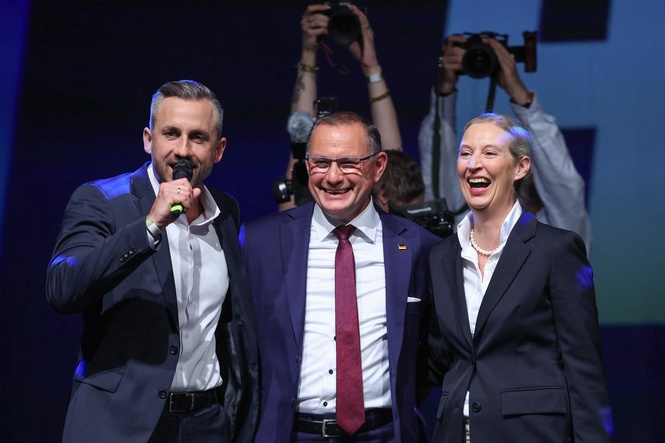 Bulletin AM briefing: AfD wins key German state and demonstrators in standoff against police in Portsmouth