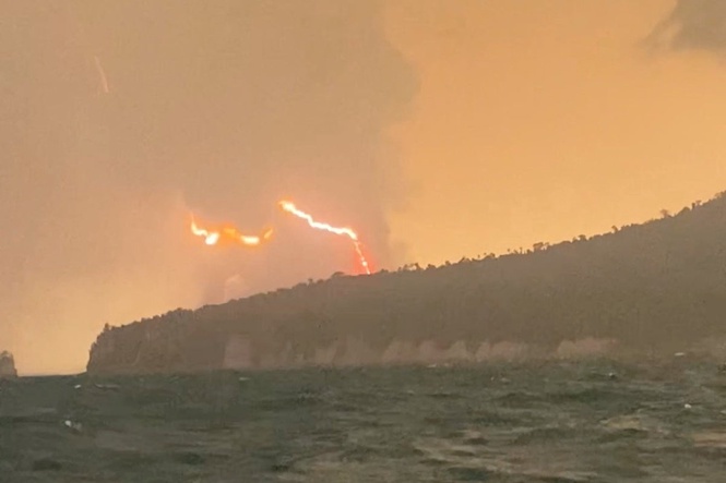 What we know as volcano erupts in Indonesia disrupting hundreds of flights