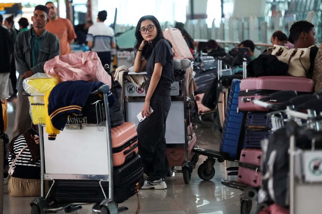 Is it safe to travel to Indonesia? Latest travel advice as volcanic eruption disrupts thousands of flights