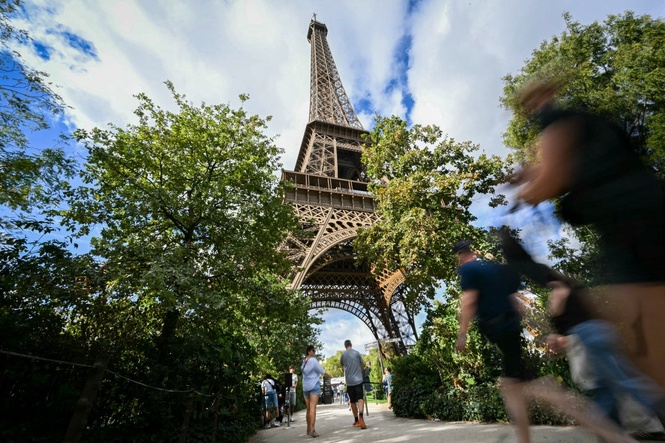 Who are BAPS, the influential Hindu religious group at the centre of Eiffel Tower controversy?