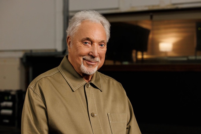 Tom Jones forced to postpone US shows as he issues Instagram apology to fans