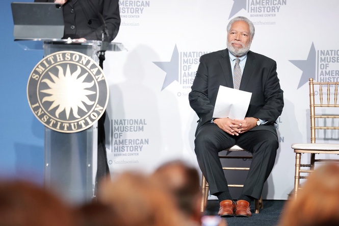 Smithsonian head quits after clashing with Trump over US history