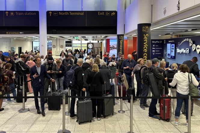 Air traffic boss takes ‘full responsibility’ after thousands face flight chaos