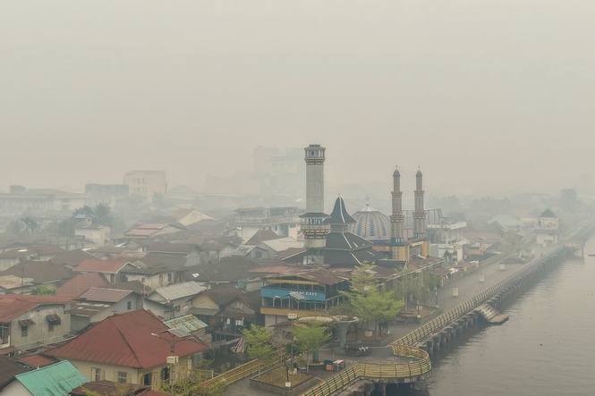 Pilot and four medical workers killed in air ambulance helicopter crash amid Borneo wildfires