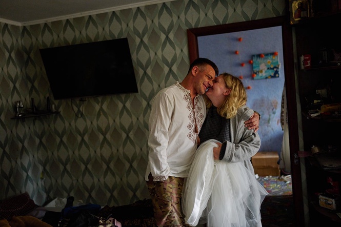 Deadly Russian strikes on Kyiv fail to cancel Ukrainian soldier’s wedding