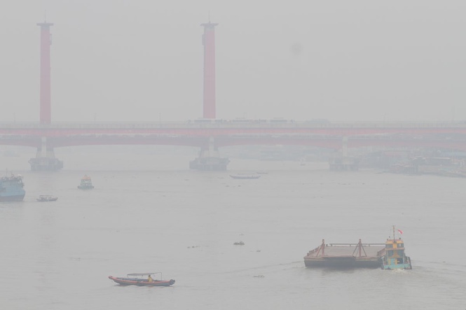 More schools close in Indonesia due to worsening haze from forest fires