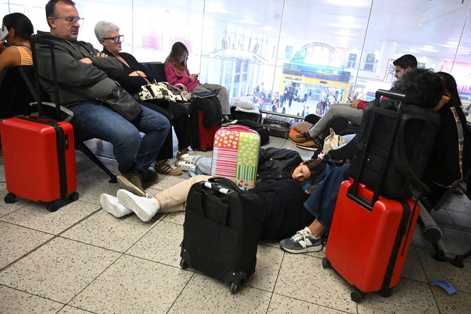 Air traffic control chaos ‘to cost Ryanair £6m’ amid second day of disruption