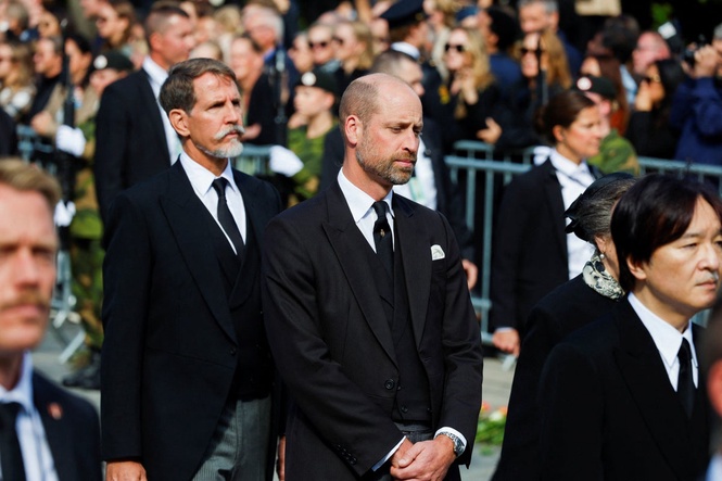 Prince William walks behind King Harald’s coffin in solemn procession at funeral