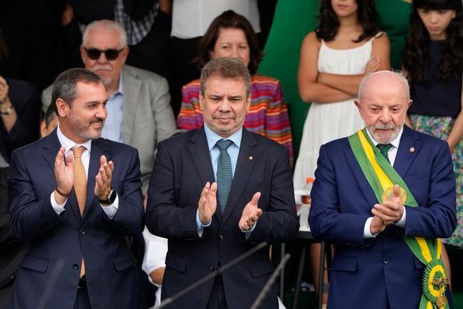 Brazilian Supreme Court judge annuls rival's decision, restores federal police chief to his post