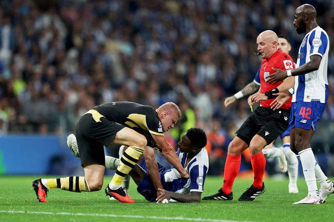 Erling Haaland speaks out on tense clash with Porto defender during Man City win