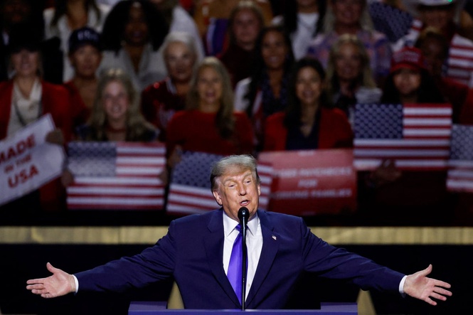 Trump faces accusations of bribery after promising to pay Americans $5,000 each if Republicans win midterms