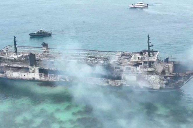 Huge fire breaks out on ferry in Philippines leaving five dead and many more missing
