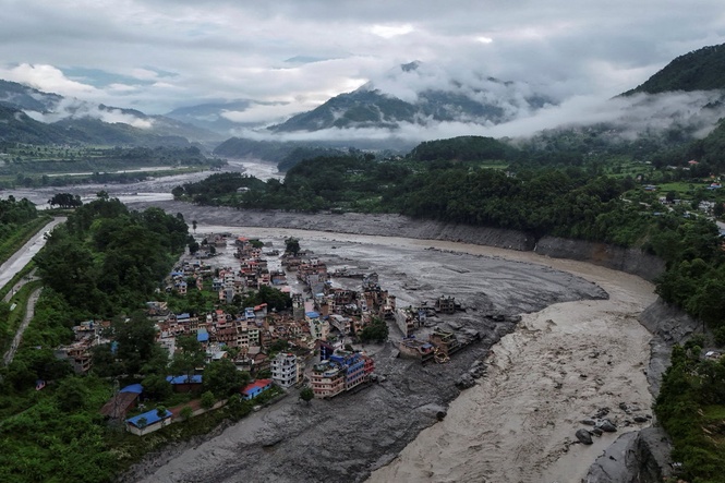Nepal flash floods disaster offers crucial first test of world climate fund